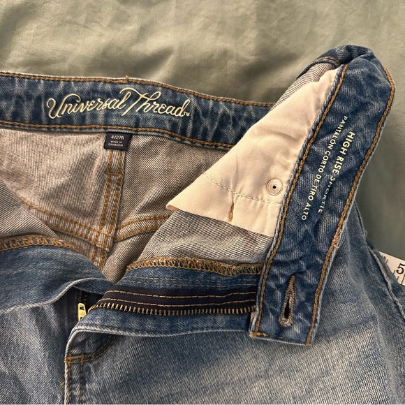 Raw hem shorts - Picture 3 of 3